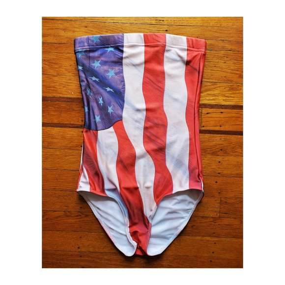 USA Flag Strapless Swimsuit - Picture 10 of 15